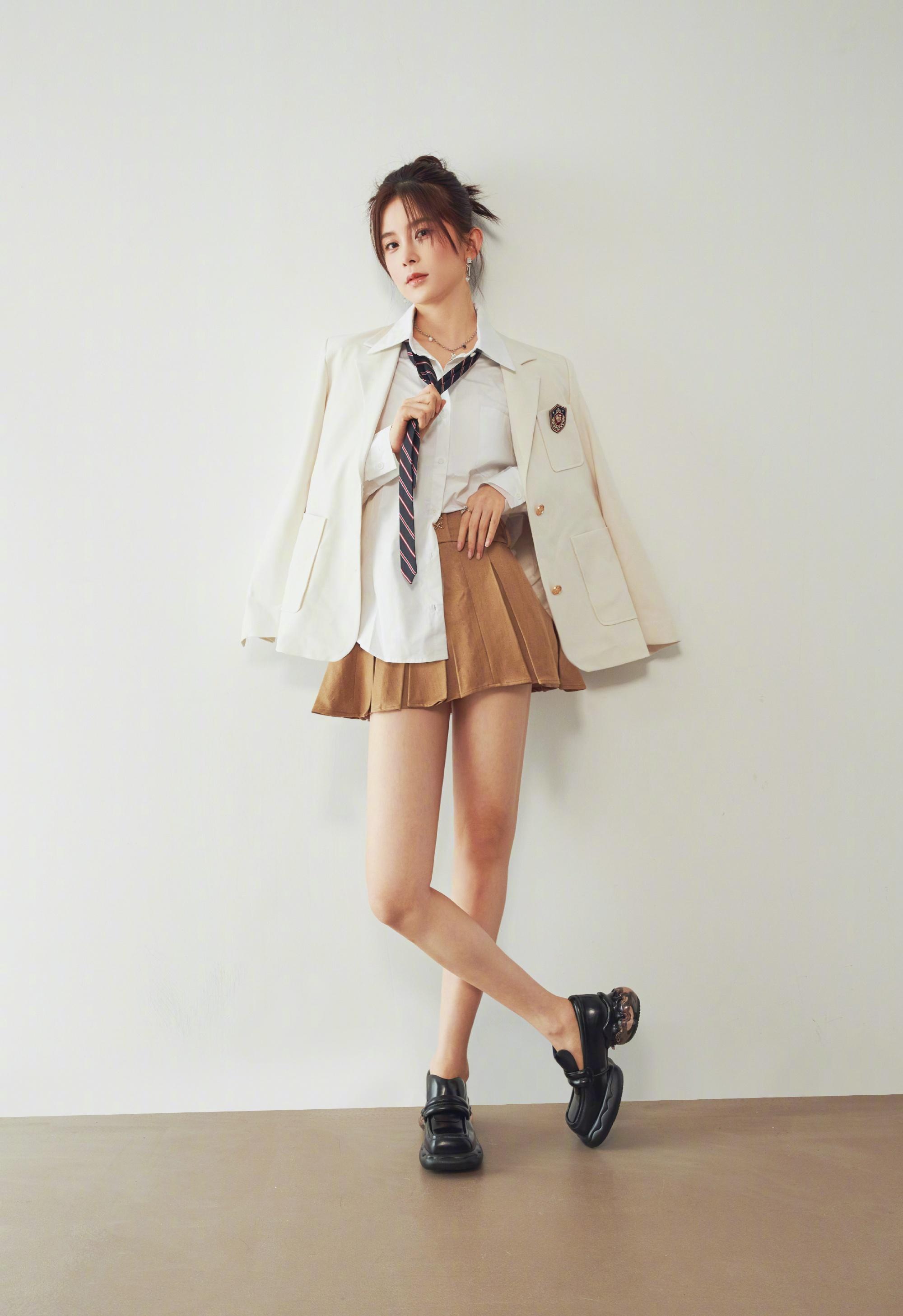 赵樱子(有曾经用过赵韩樱子的名字)是1990年12月出