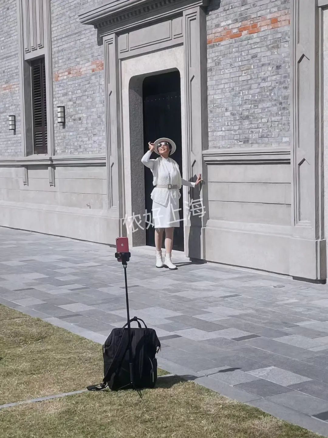 上海时髦的阿姨爷叔现在都在这里，工作日都人山人海！休闲区蓝鸢梦想 - Www.slyday.coM