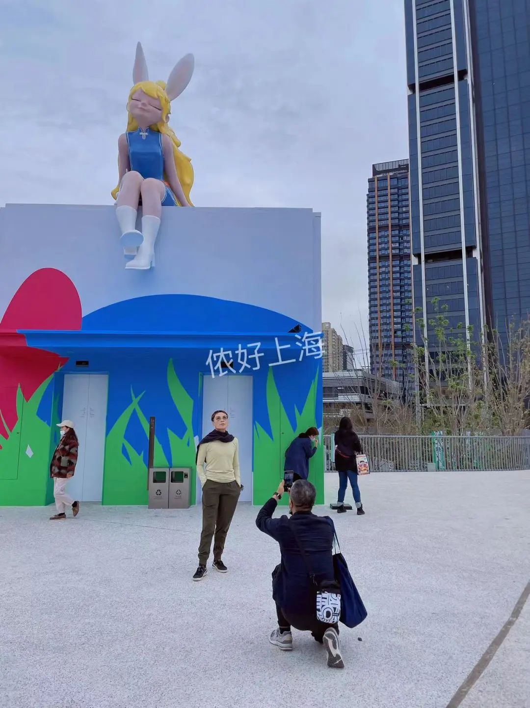 上海时髦的阿姨爷叔现在都在这里，工作日都人山人海！休闲区蓝鸢梦想 - Www.slyday.coM