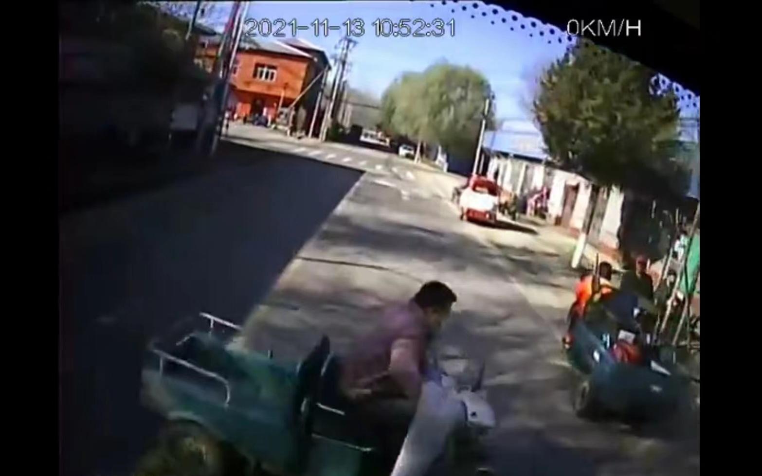 电动三轮车不按规定让行致公交车乘客死亡，驾驶人获刑十个月休闲区蓝鸢梦想 - Www.slyday.coM