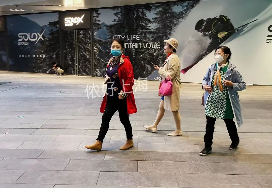 上海时髦的阿姨爷叔现在都在这里，工作日都人山人海！休闲区蓝鸢梦想 - Www.slyday.coM