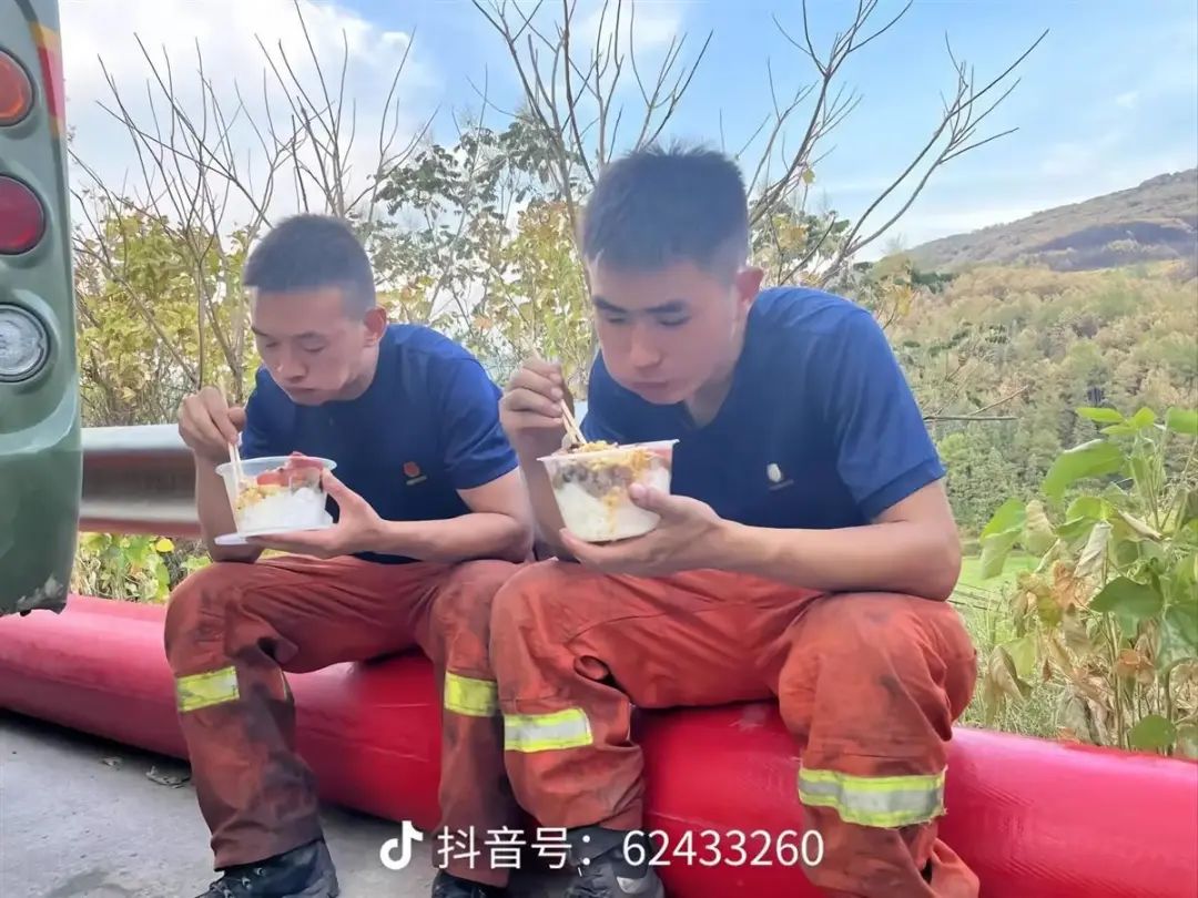 汶川地震中幸存的他，牺牲在了新田森林火灾救援现场休闲区蓝鸢梦想 - Www.slyday.coM