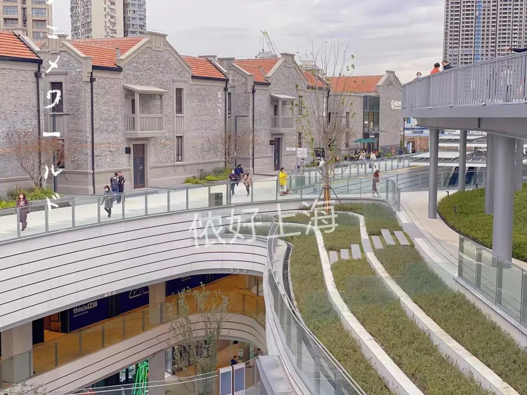 上海时髦的阿姨爷叔现在都在这里，工作日都人山人海！休闲区蓝鸢梦想 - Www.slyday.coM