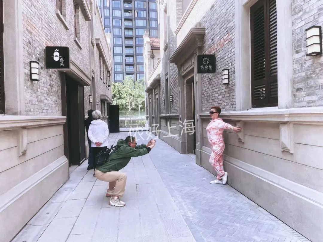 上海时髦的阿姨爷叔现在都在这里，工作日都人山人海！休闲区蓝鸢梦想 - Www.slyday.coM