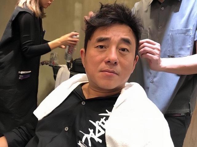 香港知名歌手宣布复出!明年出山开演唱会,娶富婆妻子老来得女|传媒|吕方|郑裕玲_新浪新闻