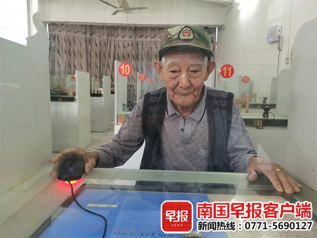 励志！广西一名88岁老人半年考取驾照，所有科目一次过休闲区蓝鸢梦想 - Www.slyday.coM
