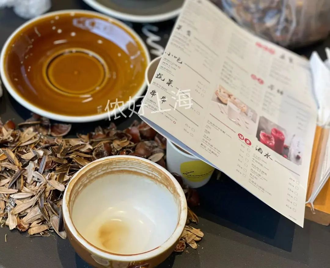 上海时髦的阿姨爷叔现在都在这里，工作日都人山人海！休闲区蓝鸢梦想 - Www.slyday.coM