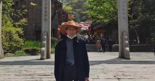 24岁女孩眼中的87岁外公:老头也有时尚追求|穿搭_新浪新闻