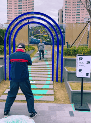 上海时髦的阿姨爷叔现在都在这里，工作日都人山人海！休闲区蓝鸢梦想 - Www.slyday.coM