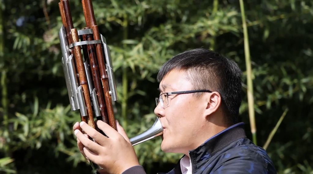 传承唢呐演奏艺术的安徽小伙休闲区蓝鸢梦想 - Www.slyday.coM