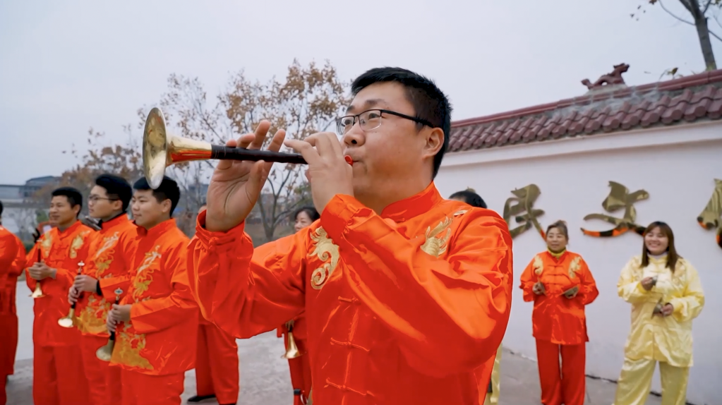 传承唢呐演奏艺术的安徽小伙休闲区蓝鸢梦想 - Www.slyday.coM