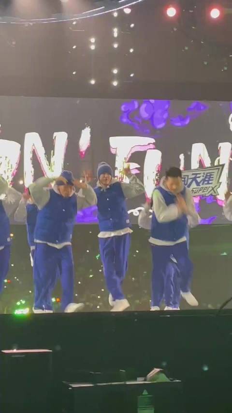 在《这！就是街舞5》总决赛带来队长秀表演《One Love》_新浪新闻