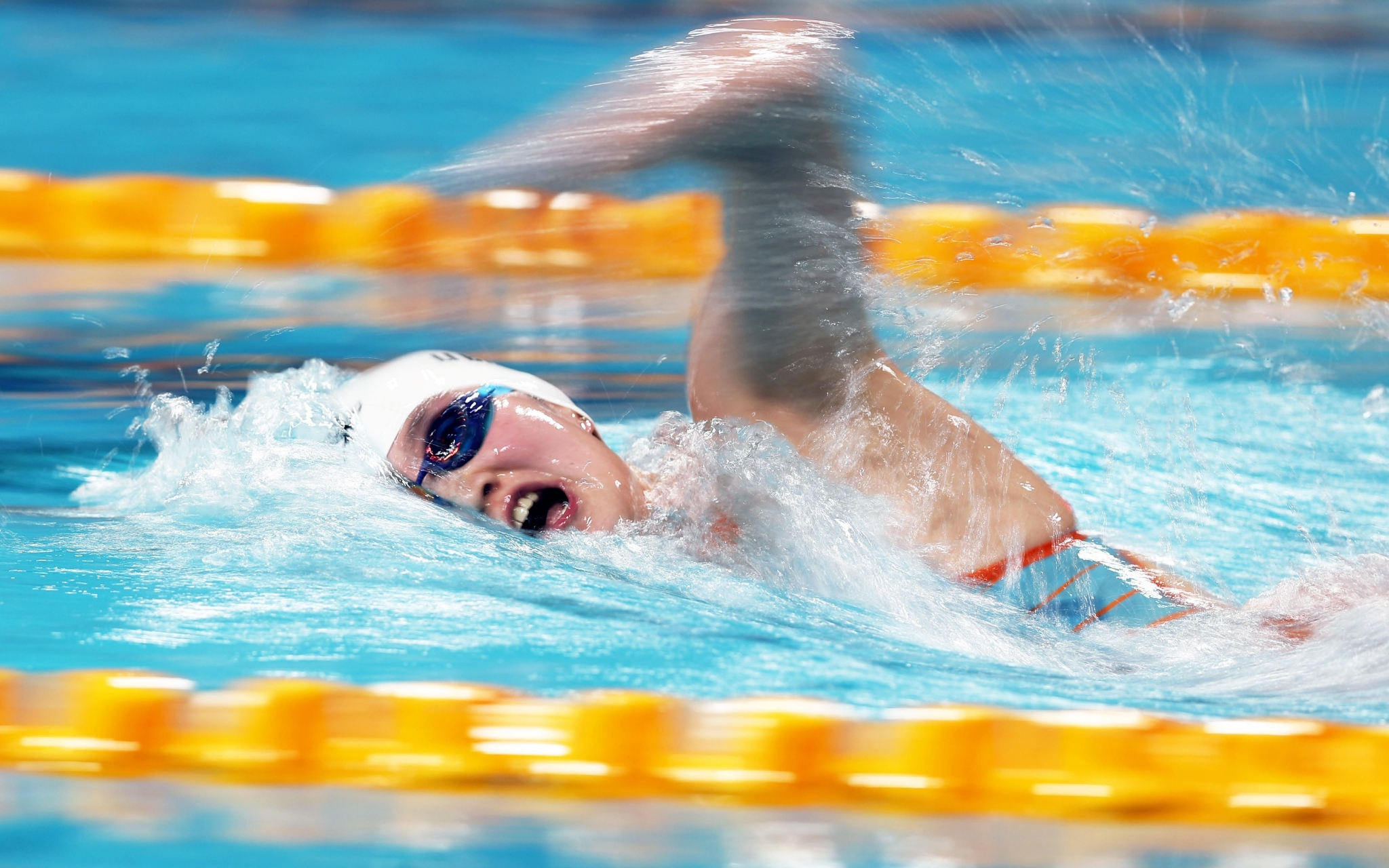 游泳——女子4X100米混合泳接力：中国队晋级决赛_比赛