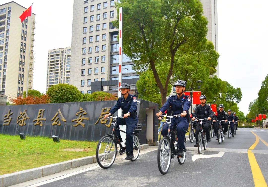 高颜值警用自行车上岗这地全面推行警用自行车巡逻新模式