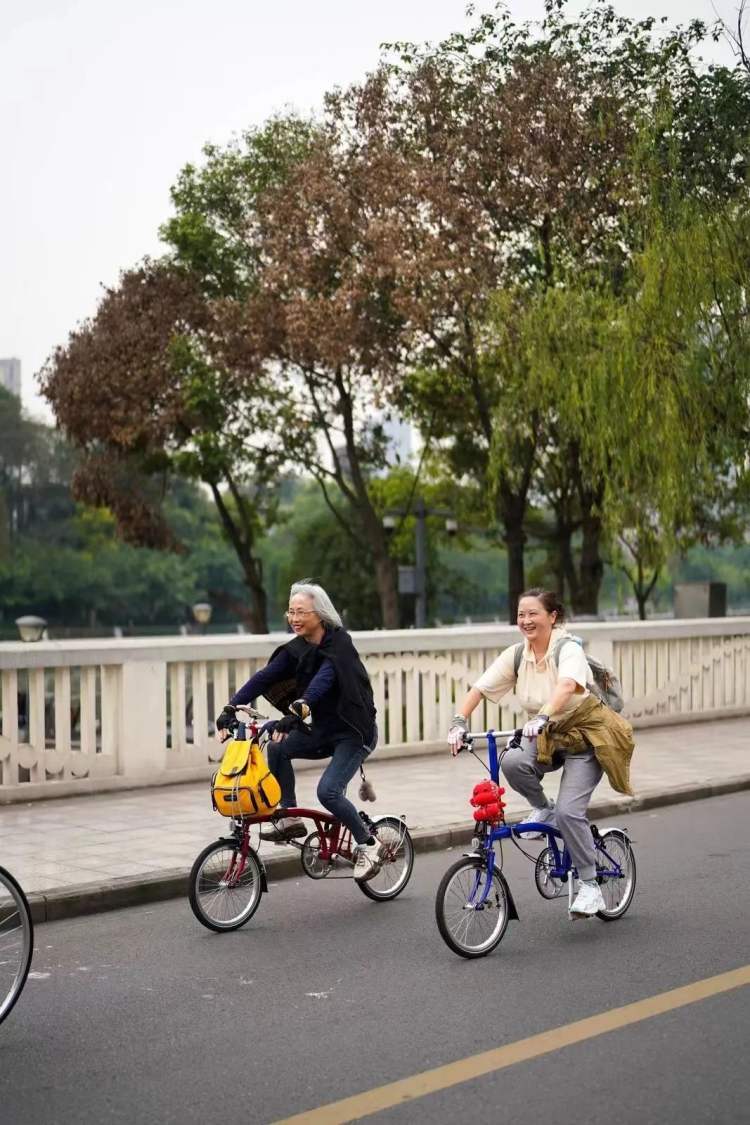 今年最爱骑行的人，都堵在天府绿道了休闲区蓝鸢梦想 - Www.slyday.coM