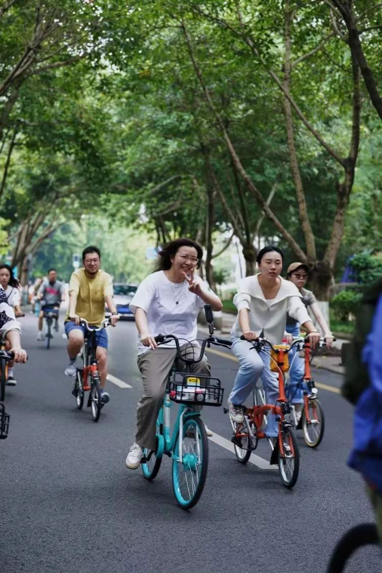 今年最爱骑行的人，都堵在天府绿道了休闲区蓝鸢梦想 - Www.slyday.coM