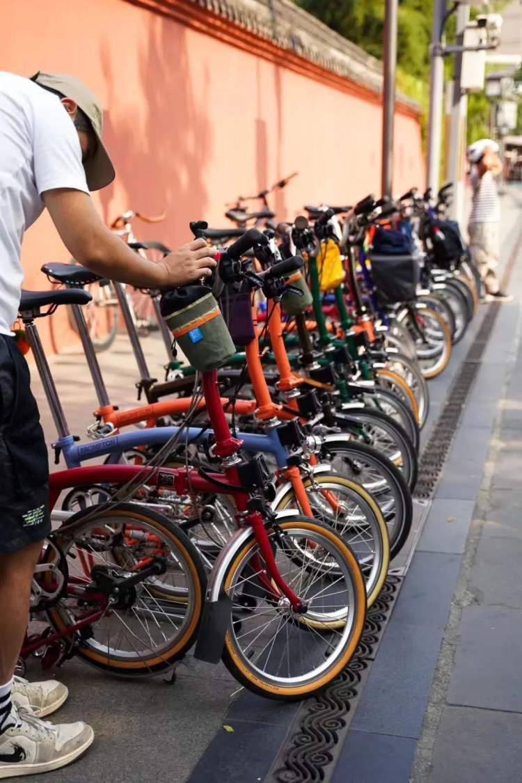 今年最爱骑行的人，都堵在天府绿道了休闲区蓝鸢梦想 - Www.slyday.coM