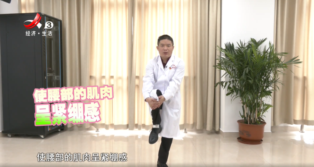 《动动更健康》两个动作，拯救腰痛的你！休闲区蓝鸢梦想 - Www.slyday.coM