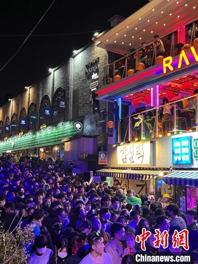 韩国首尔梨泰院踩踏事故目击者：“这是我离死亡最近的一次”休闲区蓝鸢梦想 - Www.slyday.coM