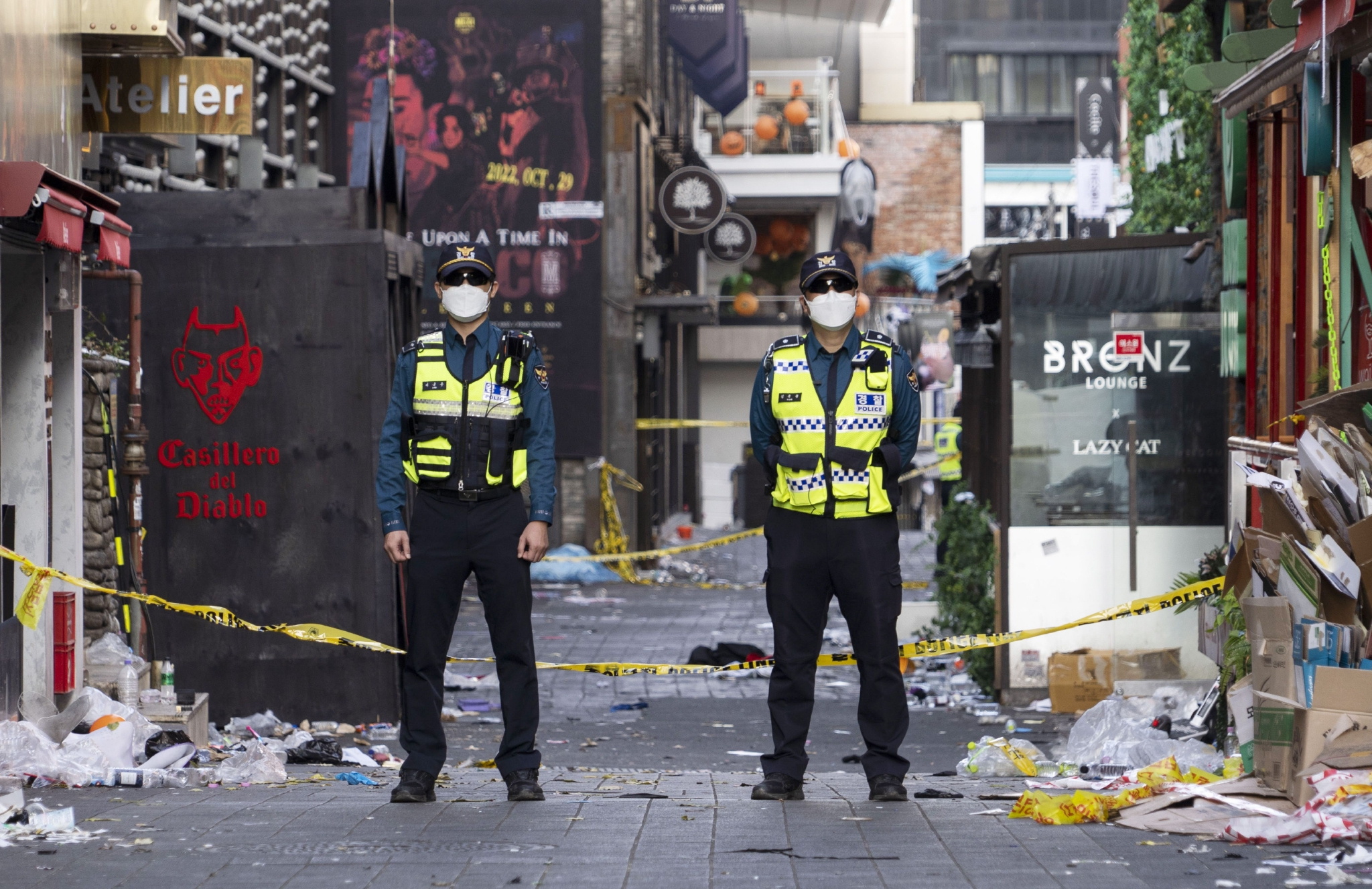 韩国：民众悼念踩踏事故遇难者休闲区蓝鸢梦想 - Www.slyday.coM