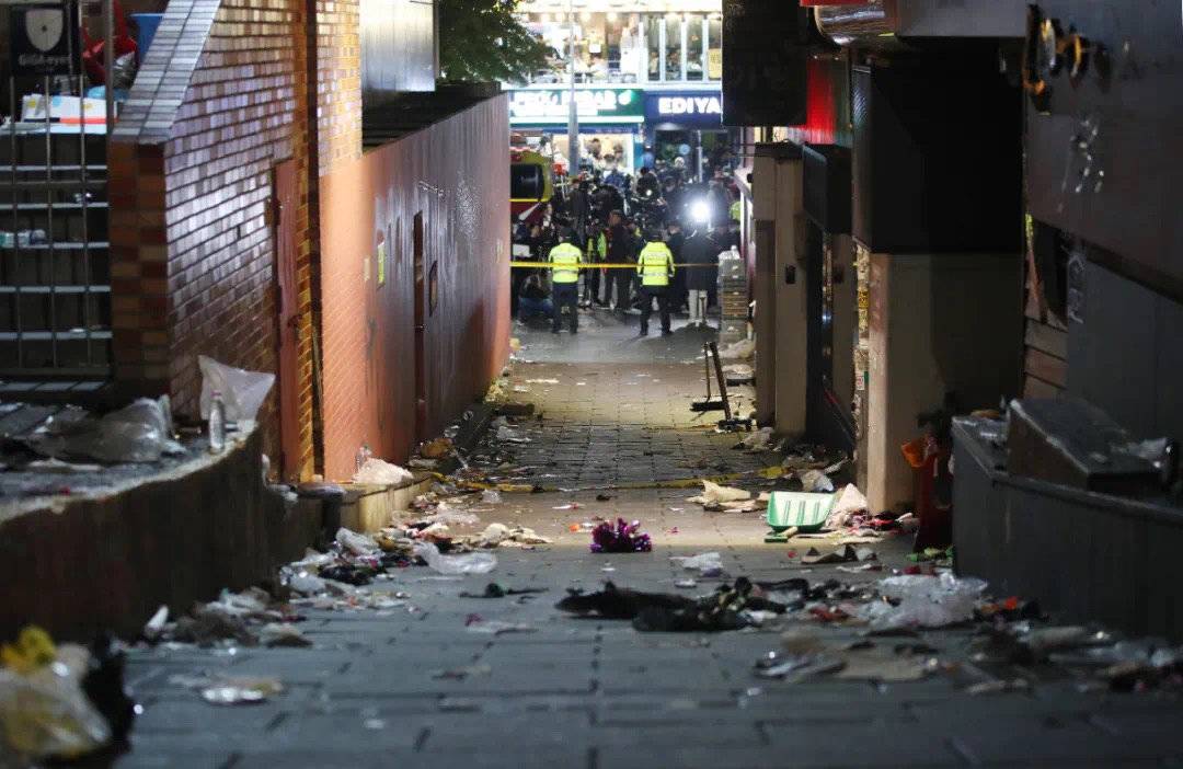 对话韩国梨泰院踩踏事故亲历者：“死里逃生”的好友三次发来预警休闲区蓝鸢梦想 - Www.slyday.coM