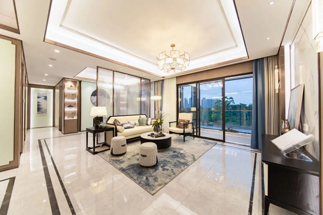 柳北宝藏楼盘，提前4个月封顶后，听说还有新动作休闲区蓝鸢梦想 - Www.slyday.coM