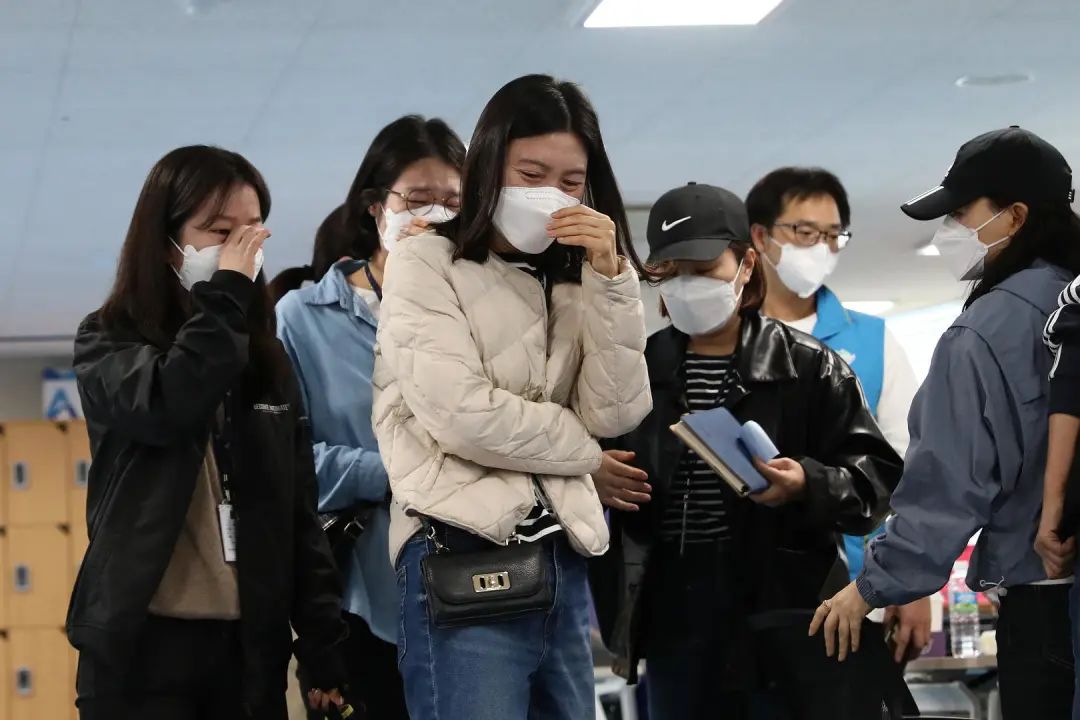 最后的约会：19岁女孩梨泰院见将服兵役的男友，7小时后遇难休闲区蓝鸢梦想 - Www.slyday.coM