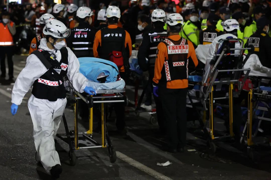 韩国首尔踩踏事故已致149人死亡，尹锡悦下令调查休闲区蓝鸢梦想 - Www.slyday.coM
