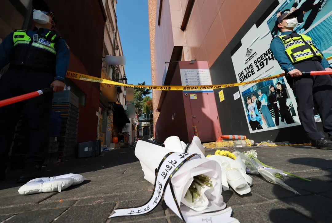 最后的约会：19岁女孩梨泰院见将服兵役的男友，7小时后遇难休闲区蓝鸢梦想 - Www.slyday.coM