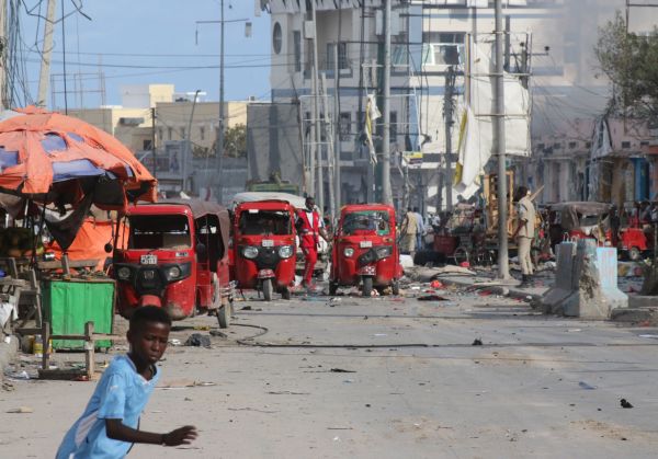 29日拍摄的摩加迪沙爆炸现场 (欧新社)
