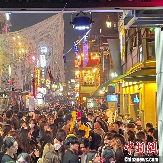 韩国首尔梨泰院踩踏事故目击者：“这是我离死亡最近的一次”休闲区蓝鸢梦想 - Www.slyday.coM