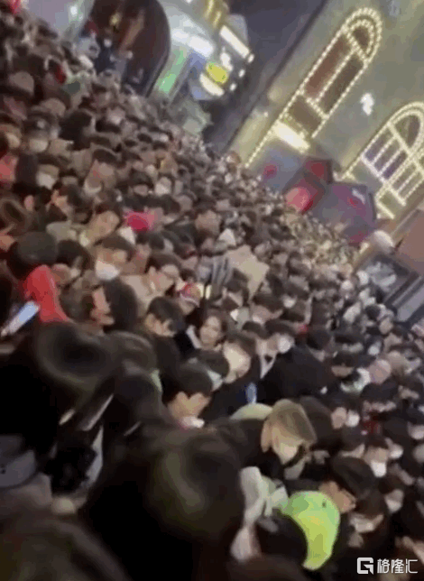 突发！韩国首尔梨泰院踩踏事故已致151人死亡，韩总统宣布进入国家哀悼期休闲区蓝鸢梦想 - Www.slyday.coM