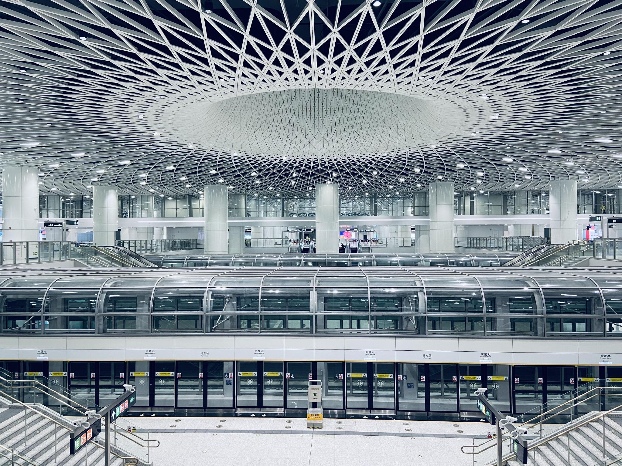 岗厦北枢纽站厅"深圳之眼"