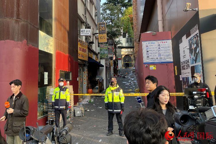韩国发生大规模踩踏事故休闲区蓝鸢梦想 - Www.slyday.coM