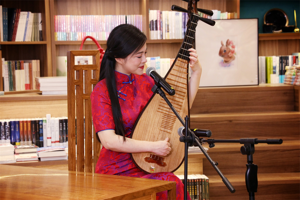 陆锦花演唱《我有一段情》