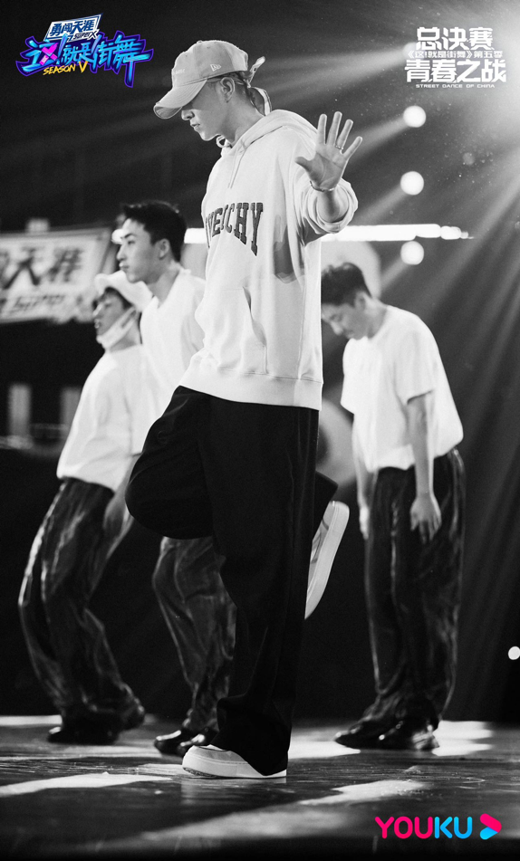 《这!就是街舞》第五季总决赛INTO1赞多追梦街舞秀 叶音、杨凯冠军舞台回归休闲区蓝鸢梦想 - Www.slyday.coM
