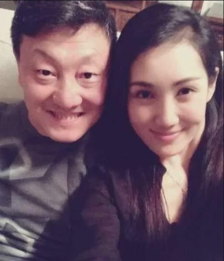 "蒙古之花"王燕,嫁给大16岁的韩磊,婚后生一儿一女,幸福美满__财经