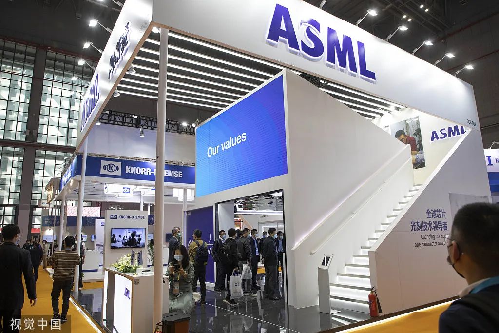2020年11月7日，世界上最先进的光刻机生产商荷兰ASML到上海进博会上参展。图源：视觉中国