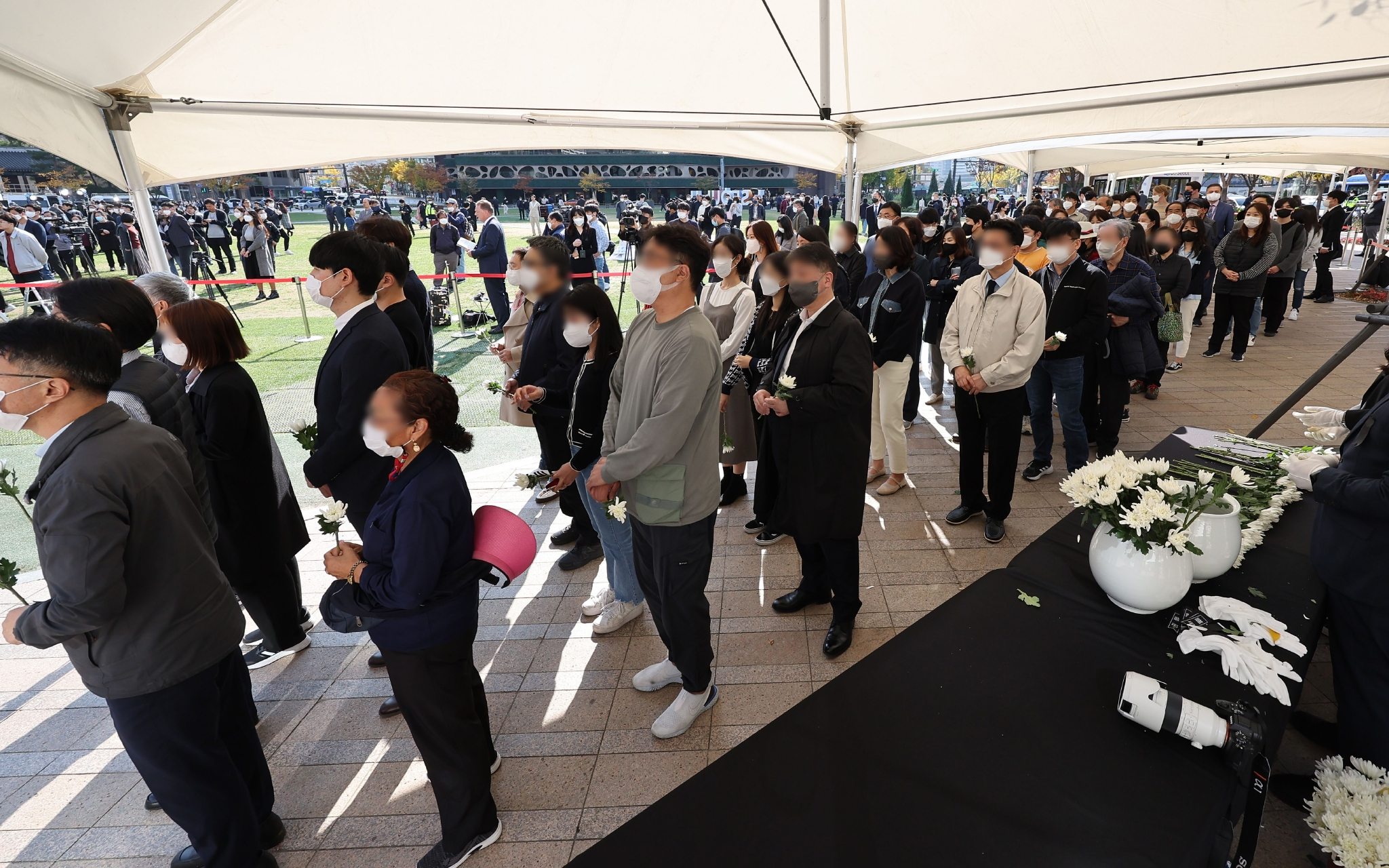 韩国政府发布踩踏事故伤亡人员补助方案休闲区蓝鸢梦想 - Www.slyday.coM