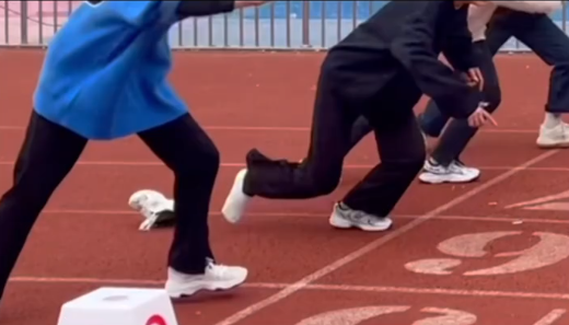 体测刚结束，当代大学生就排队移民火星？哈哈哈~休闲区蓝鸢梦想 - Www.slyday.coM