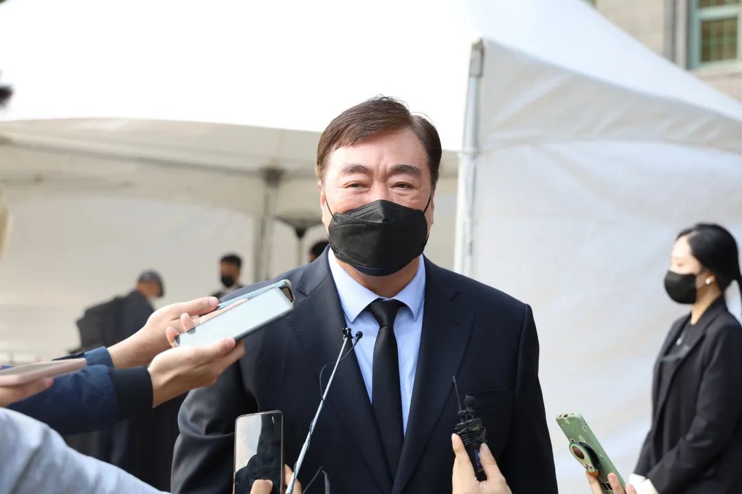 中国驻韩国大使邢海明吊唁梨泰院踩踏事故遇难者休闲区蓝鸢梦想 - Www.slyday.coM