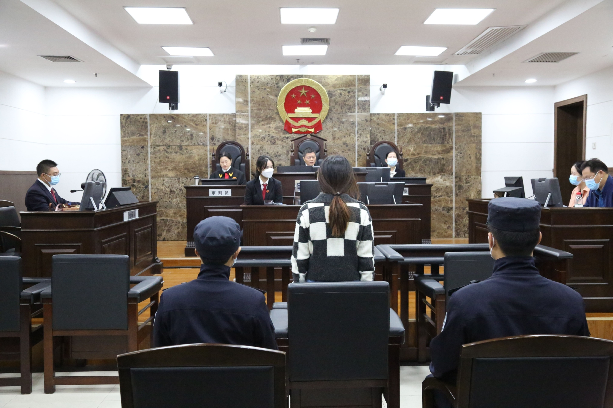 天心区法院在侵犯商标权刑事案件中，发出湖南首例禁令。