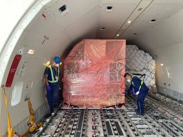 磁体仪由中国货运航空全货机承运赴荷兰