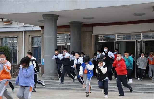 大港栖凤中学:学习消防知识 构建和谐校园__财经头条