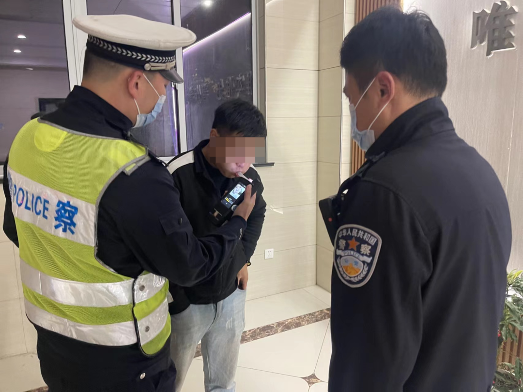 海宁110吗？我喝酒开车了！你们快来！休闲区蓝鸢梦想 - Www.slyday.coM