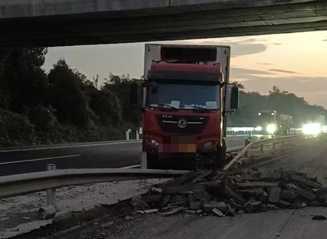 安全警示休闲区蓝鸢梦想 - Www.slyday.coM