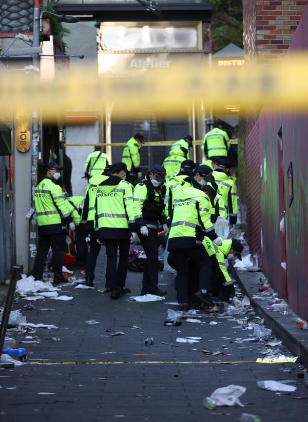 韩国政府发布踩踏事故伤亡者补助方案休闲区蓝鸢梦想 - Www.slyday.coM