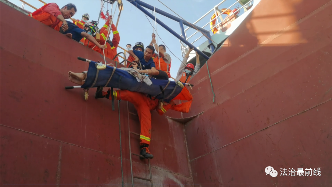 地球重达60万亿亿吨 为何能飘在太空不掉落