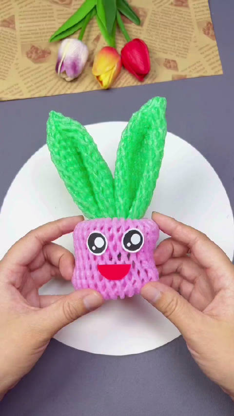 用水果袋做个可爱的小兔子手工diy 幼儿园手工__财经头条