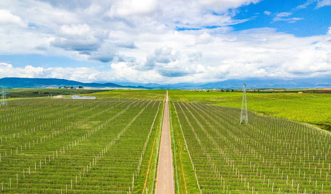 镜头下的大凉山：凉山州成立70周年县市风采——盐源县休闲区蓝鸢梦想 - Www.slyday.coM